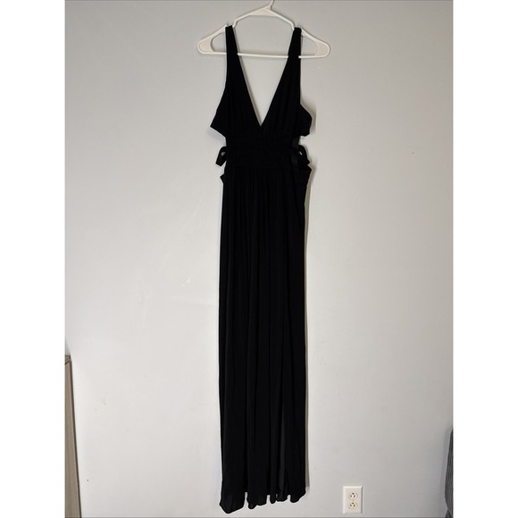 BCBGMaxAzria Dresses & Skirts - Vintage 90s Chic Whimisigoth bcbg black halter dress long gown womens size small